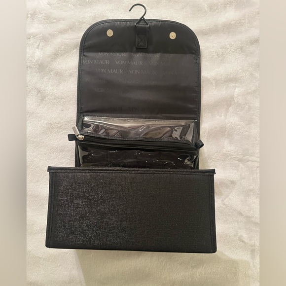 Von Maur hanging toiletry bag. Folds up - Picture 6 of 9